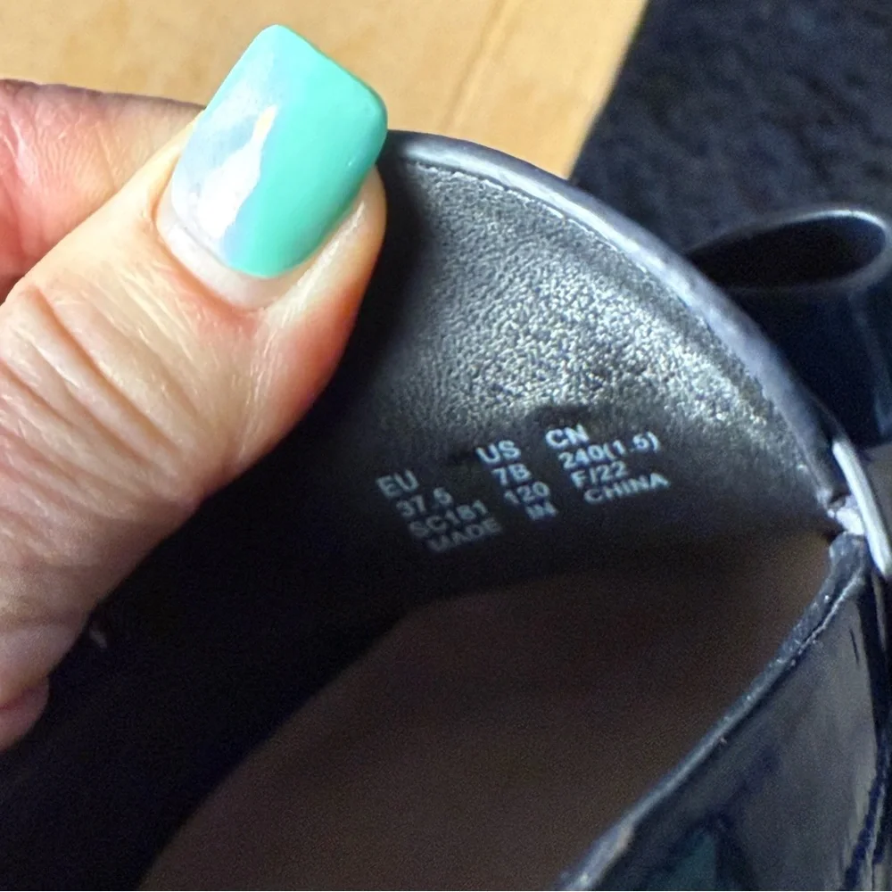 STUART WEITZMAN navy patent leather bow loafers womens  7B classic preppy chic - Picture 9 of 9